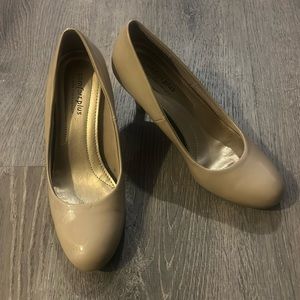 ✨MOVING SALE! ✨ Women’s Heels Size 6